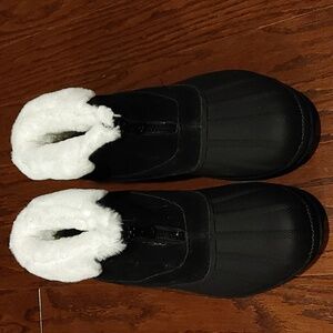 Propet Lumi ankle Booties Front Zip Black White Fur Lining Snow Boot Size 8.5